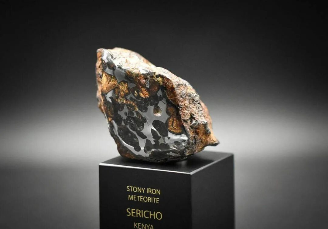 Метеорит астеля. Метеорит sericho. sericho железно каменный метеорит палласит находка 2016. самый красивый метеорит в мире. железно-каменный метеорит, или палласит эрмитаж.