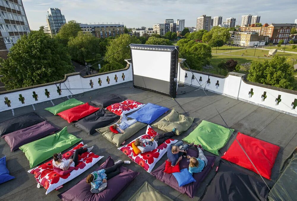 Кинотеатр на крыше roof180. Кинотеатр на крыше москва. Кинотеатр под открытым небом. Кинотеатр на крыше roof180. Кинотеатр на крыше дома.