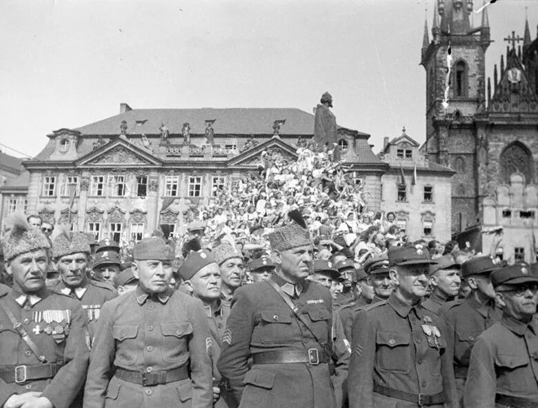 Создание чехословакии. Освобождение Праги 1945. Советские войска в Праге 1945. Чехословакия Прага 1945. Прага ВОВ освобождение.