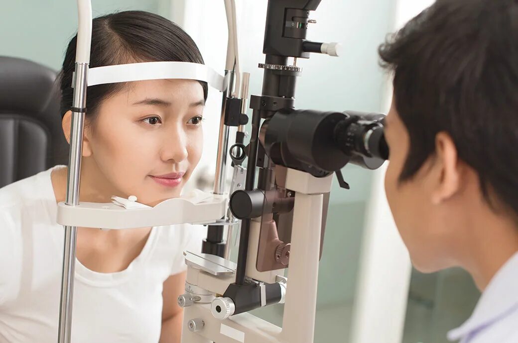 Донор зрение. Китайские офтальмологи. Кореянка у офтальмолога. Тайланд окулист. Офтальмолог Кызыл.