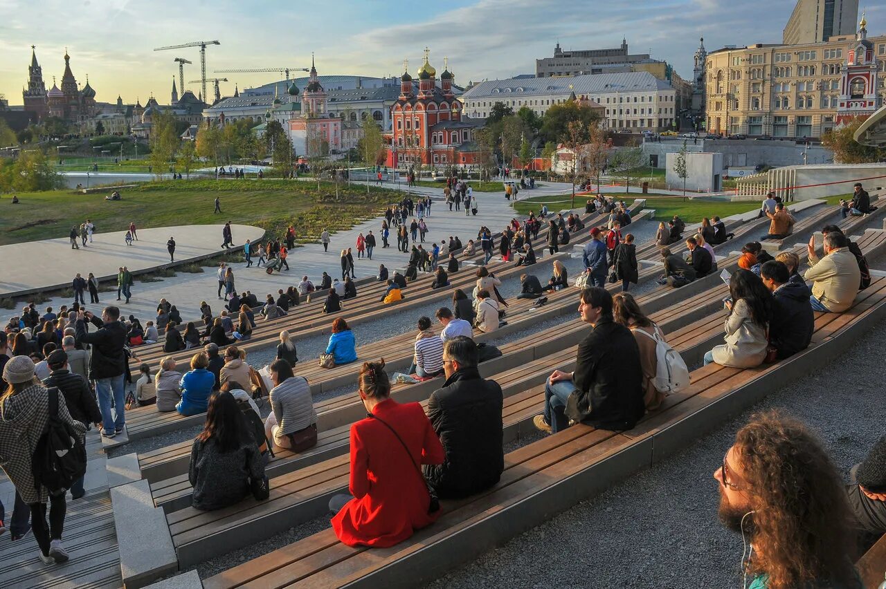 Выходные в москве куда. Парк Горького и Зарядье Москва. Россия Москва улица Варварка 6 стр 1 Зарядье. Улица Варварка 6 парк Зарядье. Смотровая площадка Варварка 6.