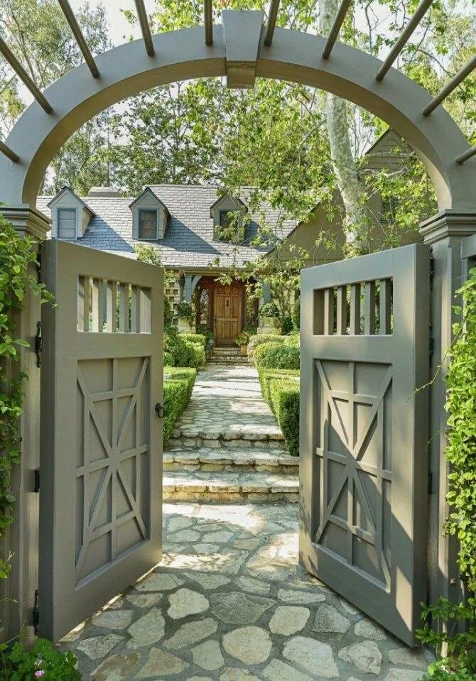 Гарден гейт (garden gate) плетистая. У калитки. Врата эдемского сада. "амстердамская калитка". Входные калитки в частный дом.