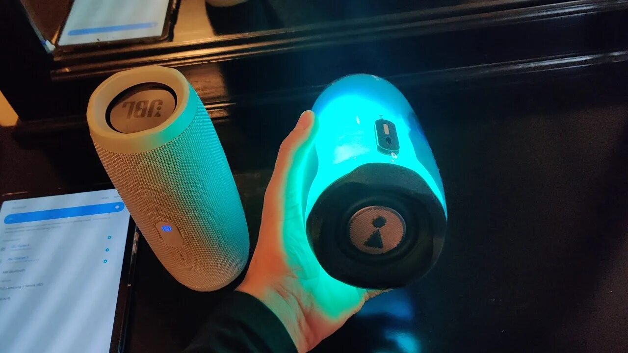 Как подключить колонку jbl к яндексу. Jbl pulse 4 20 вт. jbl charge 4 vs 3. портативная колонка jbl pulse 5. jbl pulse 4 черный.