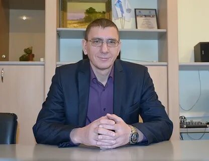 Директор представил