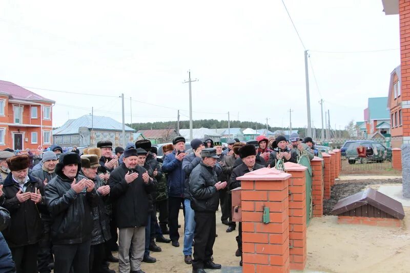 Погода в верхней елюзани. Мечеть верхняя Елюзань. Средняя Елюзань. Соборная мечеть средняя Елюзань. Пуск газа Елюзань.