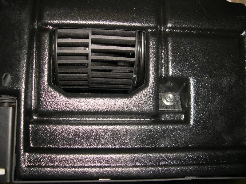 Магнитола вместо воздуховодов нива 21213. Воздуховод лобового стекла ваз 21213. Центральная консоль нива 21213. Воздуховоды ваз 21214. Центральный воздуховод нива 21214.