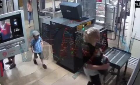 Зажав в руке последний рубль