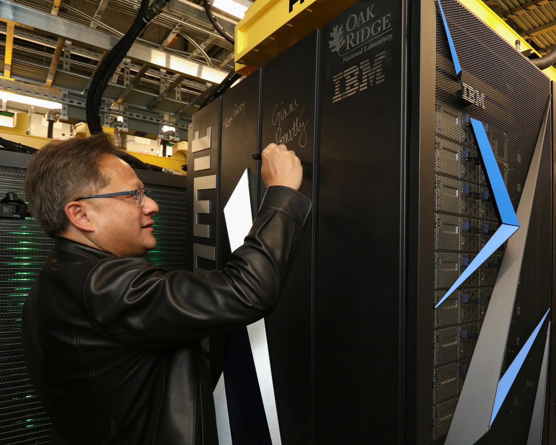 Открой самый мощный. Summit - IBM Power System ac922. Суперкомпьютер США. Summit суперкомпьютер. Summit USA суперкомпьютер.