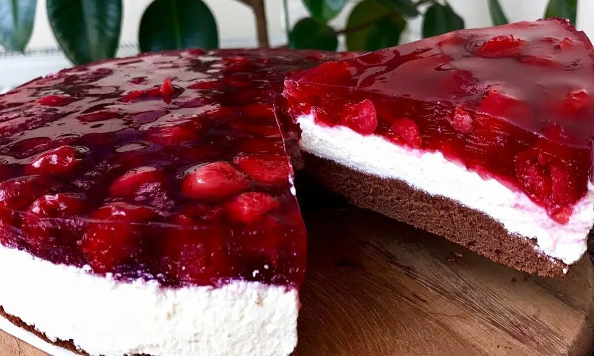 Чиз вишня. Торт чизкейк с вишней. ягодное конфи желе это. торт суфле вишневый.