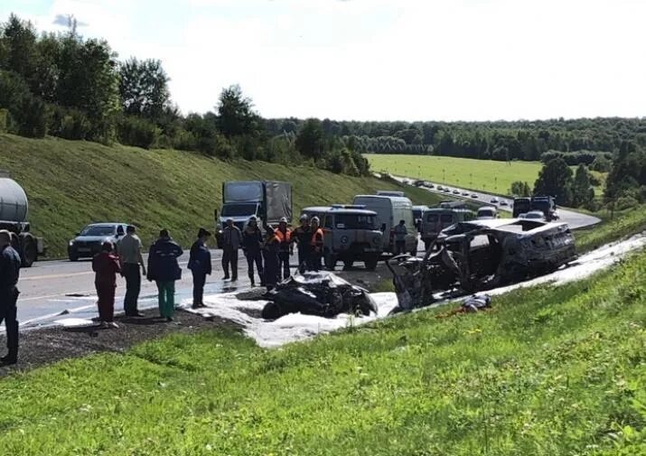 Чернь происшествия. Авария в Тульской области на трассе м2. Авария на м2 в Тульской области сегодня. ДТП В Щекинском районе Тульской области. Авария на трассе м2 в Тульской области вчера.