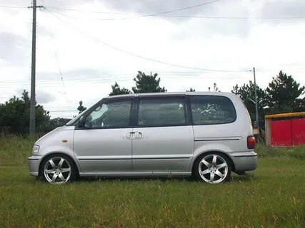 Nissan serena 23