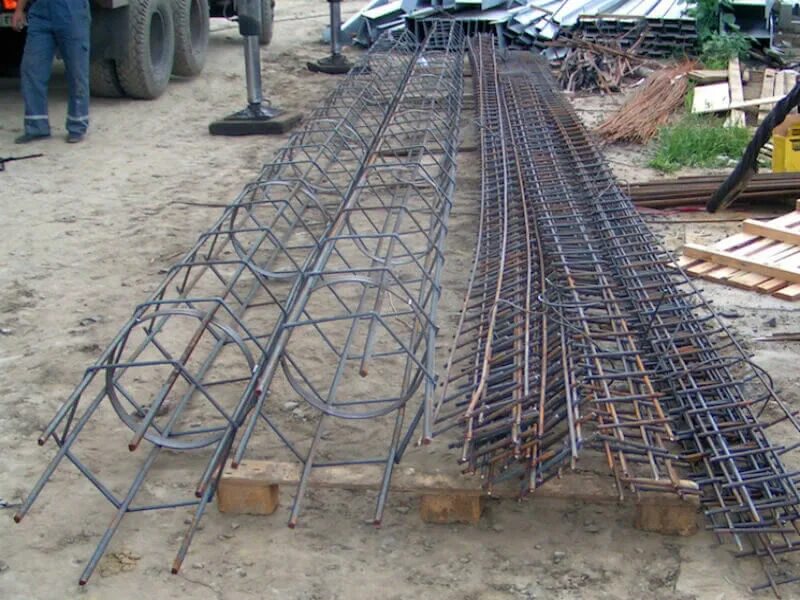 Арматурный каркас 100х300х2400. Каркас арматурный для сваи 200 х200. Арматурные сваи. Каркас арматуры для сваи 300 мм. Каркасы для свай арматурные кп а500.