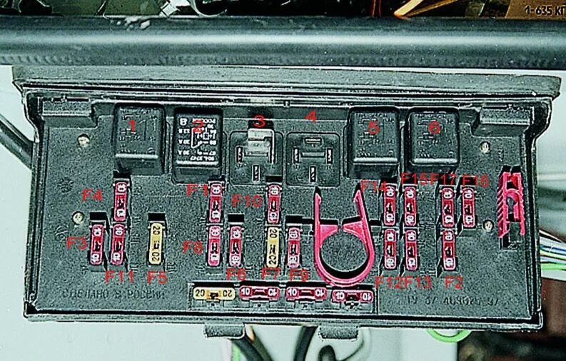 Реле вентилятора 2105. Монтажный блок ВАЗ 2107 перемычка на сигнал. Реле сигнала 2107. Реле сигнала ВАЗ 2107. Предохранители семерки