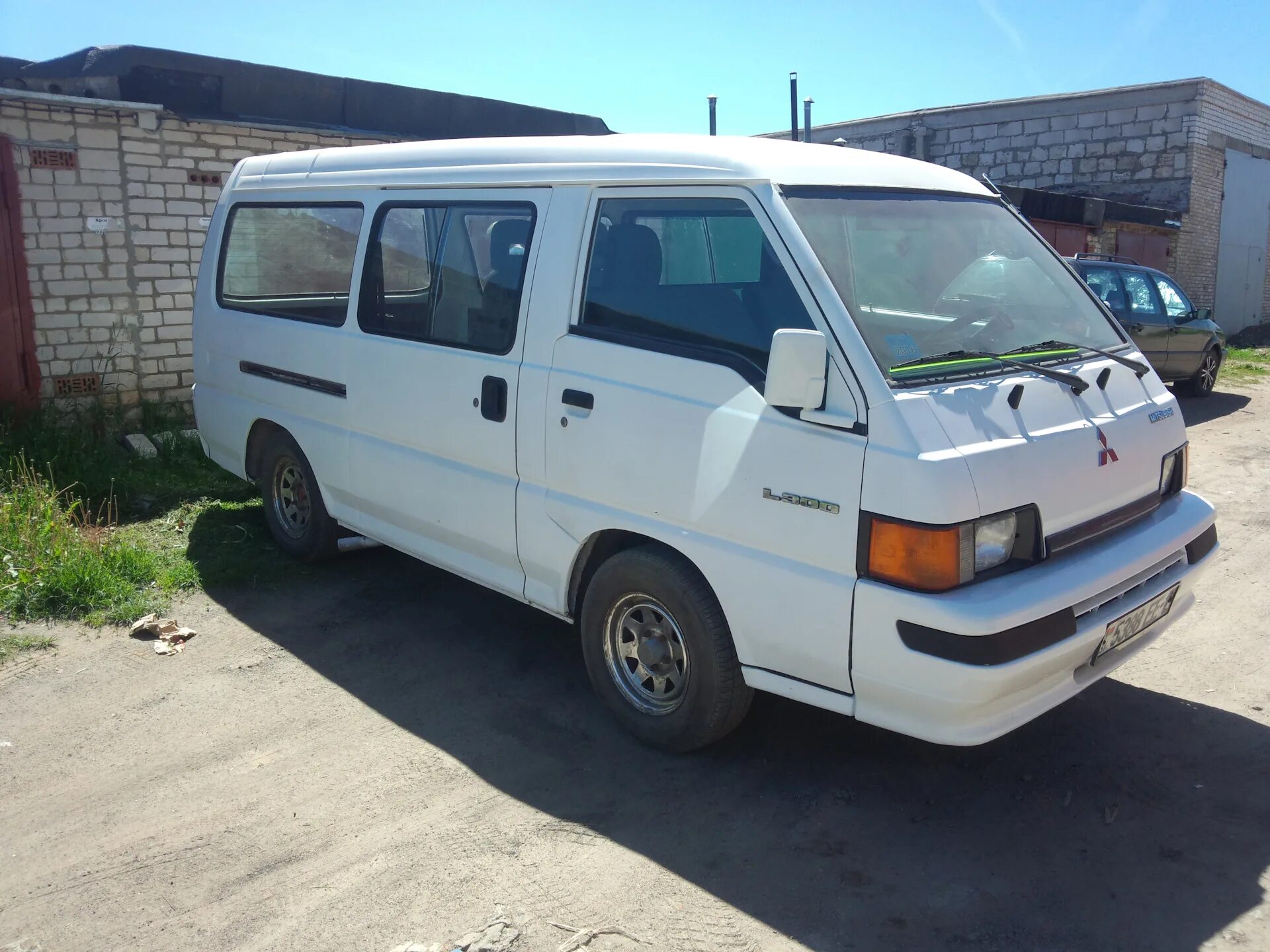 Авито калужская машины. Mitsubishi l300 1997. Митсубиси l300. Митсубиси l300 дизель. Mitsubishi l300 2.5 MT,.