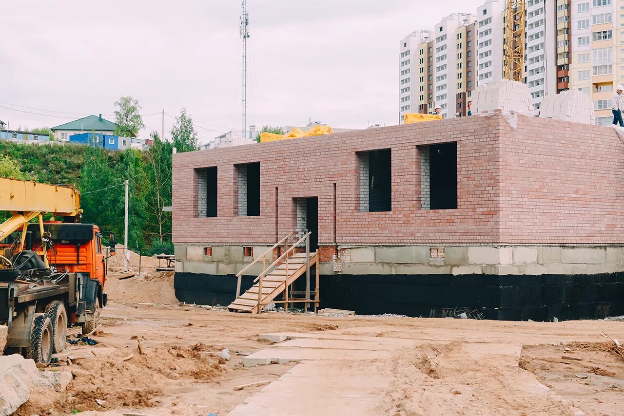 Школа номер 40 города смоленска. Строительство на королевке. Строительство школы. Микрорайон королевка смоленск. Новая королевка смоленск.