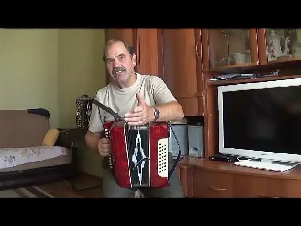Семин с гармошкой. Песня под гармонь самородков. Песня под гармонь самородков. Песня под гармонь самородков. Миди гармонь.