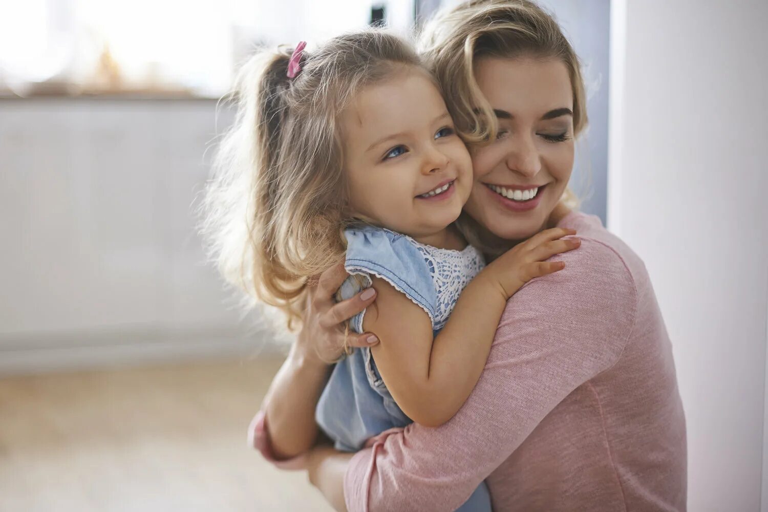 Mom and child. Мама и дочь. Похвала ребенка. Воспитание девочек. Похвала матери.