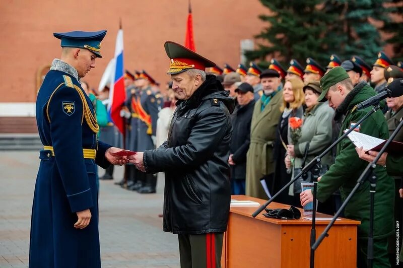 Военные уволенные в запас. Ритуал проводов военнослужащих уволенных в запас. Проводы военнослужащих уволенных в запас или отставку. Ритуал проводов военнослужащих, уволенных в запас или в отставку. Проводы военных в отставку.