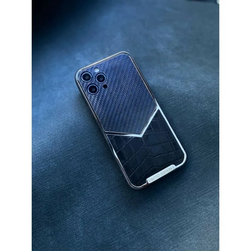 Чехол карбон 13. Карбоновый чехол на айфон. Чехол карбон 13. Чехол карбон 13. Чехол на айфон 13 про карбон.