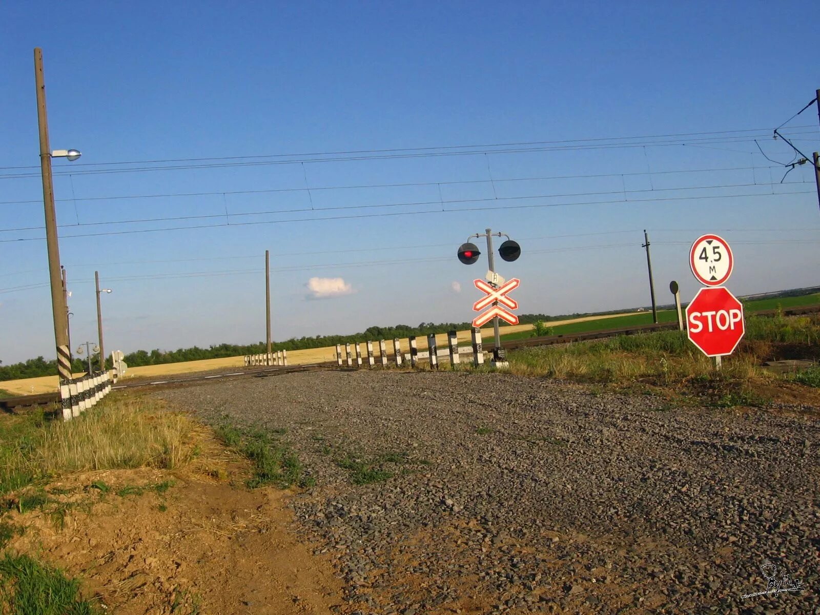 Жд переезд зима. Малодеятельная железная дорога. Д. Неохраняемый ж. Неохраняемый переезд знак.