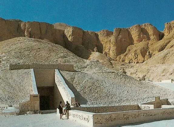 Гробницы в долине царей в египте. Микенские усыпальницы. Гробница менеса. Египет бени хасан. Искусство древнего египта пирамида мастаба.