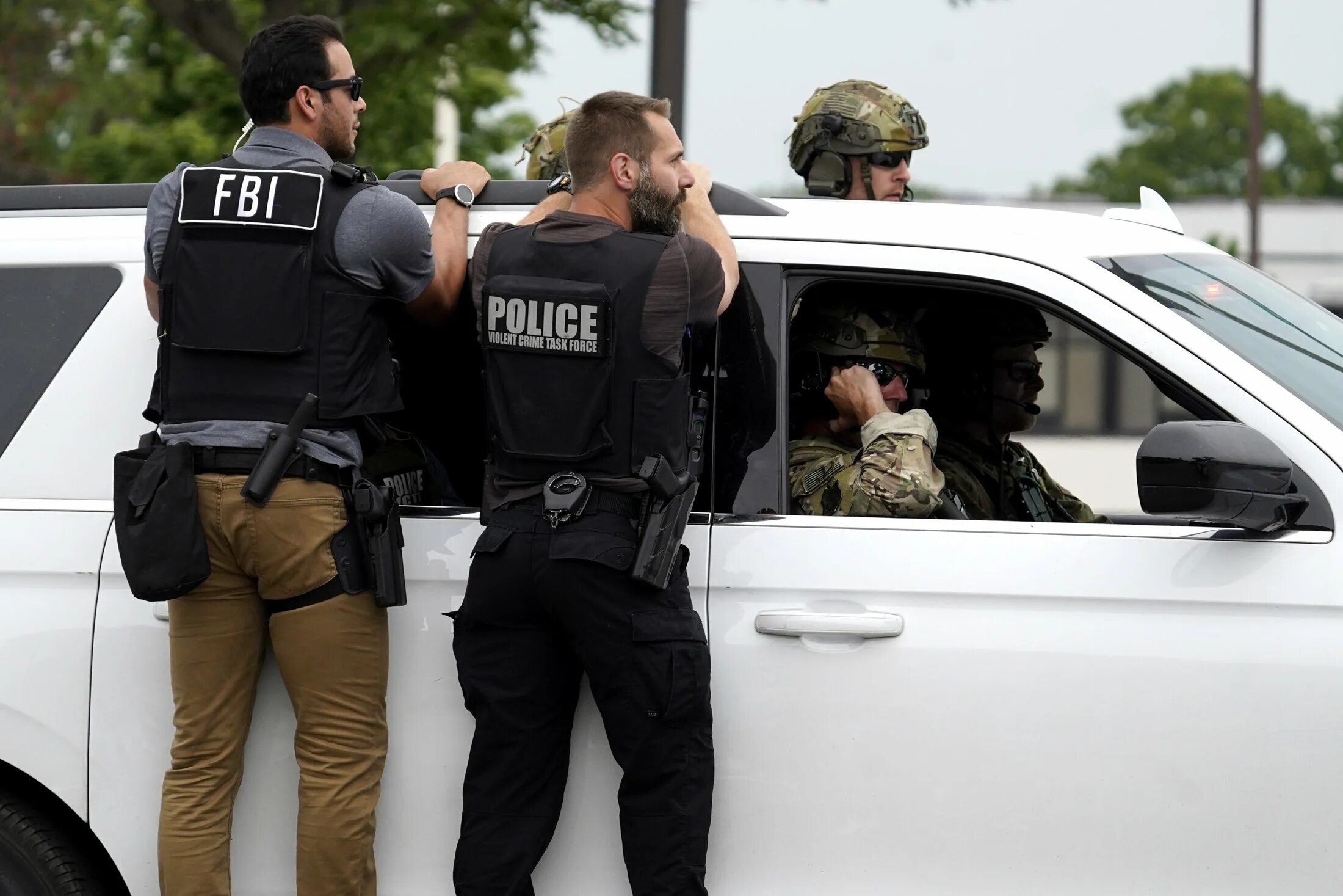 Нападавших было несколько. Вооруженное нападение на людей. Бук м1. Ержан шапенов старший лейтенант. Нападавших было несколько.