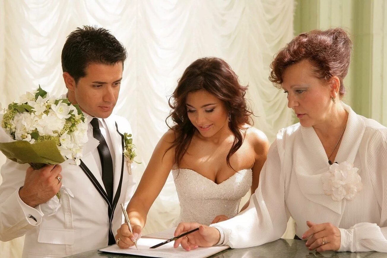 У жены две семьи. Фото Ани Лорак свадьба. Свадьба Ани Лорак и Мурата. Свадьба мужа Ани Лорак. Ани Лорак в ЗАГСЕ невеста.