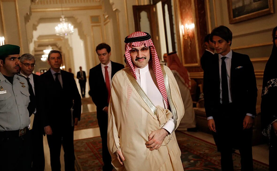 Al rehab prince. Al princes. Парфюмерная вода khalis perfumes sultan al shabab. Принц аль-валид бин талалу. Haramain mukhallath 12 мл.