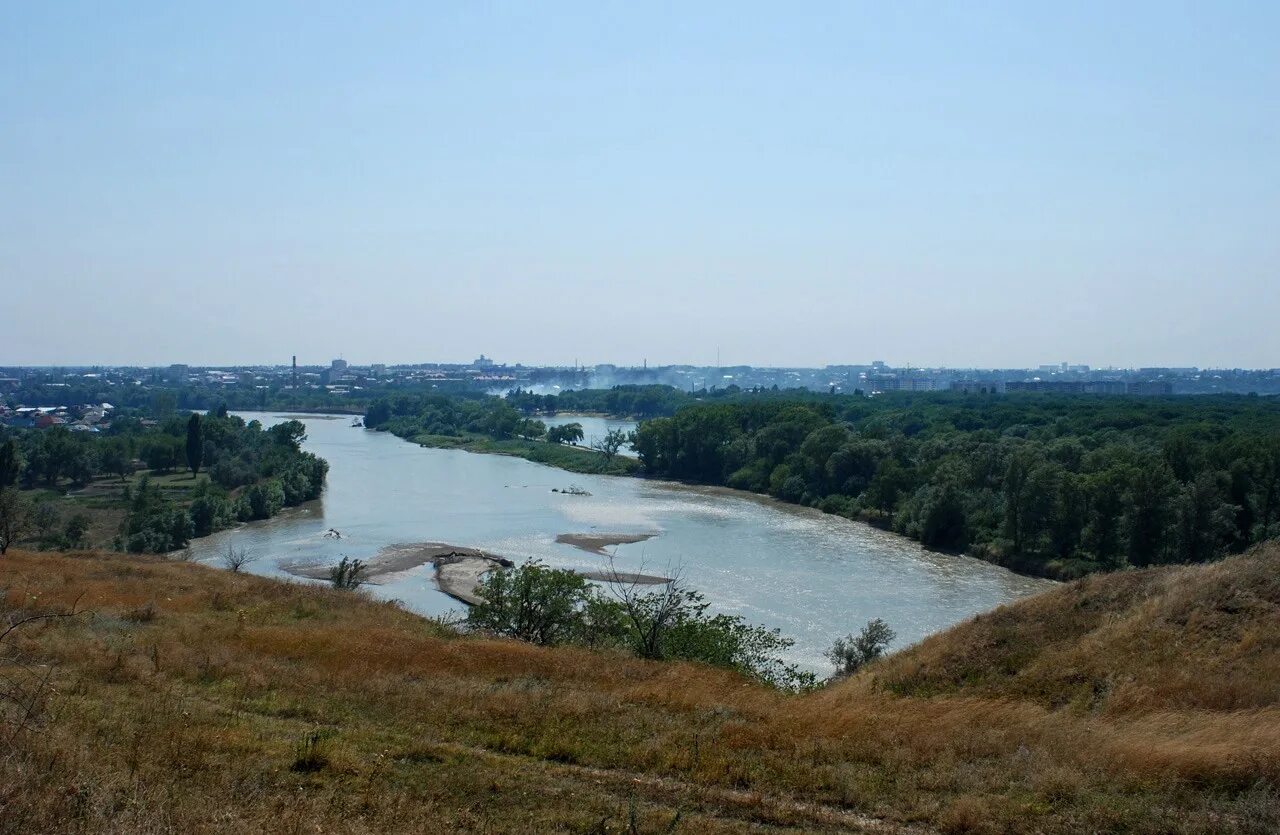 Берег кубани краснодар. Река Кубань Краснодар. Река Кубань Армавир. Устье реки Кубань. Река Кубань Усть Лабинск.