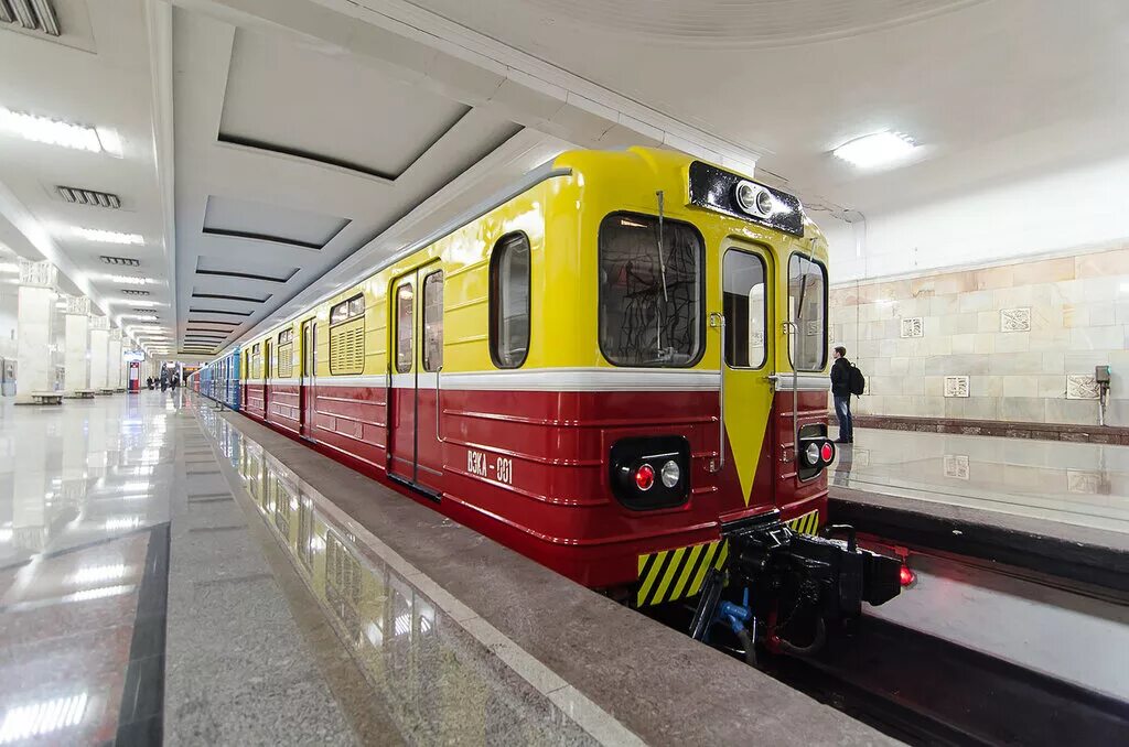 первые вагоны метро в москве. ретро поезд метро. поезд метрополитена ретропоезд. ретро поезд 1935 года метро. вагон типа а 1935.