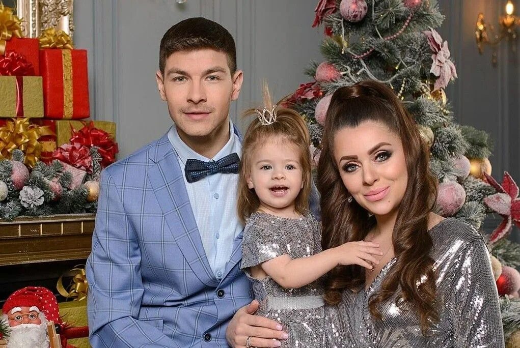 Дом 2 семь лет. Семьи дмитренко дом 2 2025. семья дмитренко дом 2.