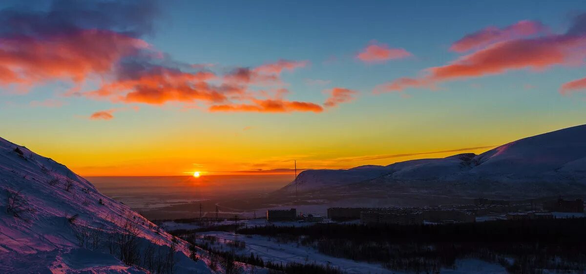морозное гало сибирь. рассвет в мурманске. первое солнце в мурманске. первое солнце после полярной ночи в мурманске. мурманск полярная ночь в мурманске.