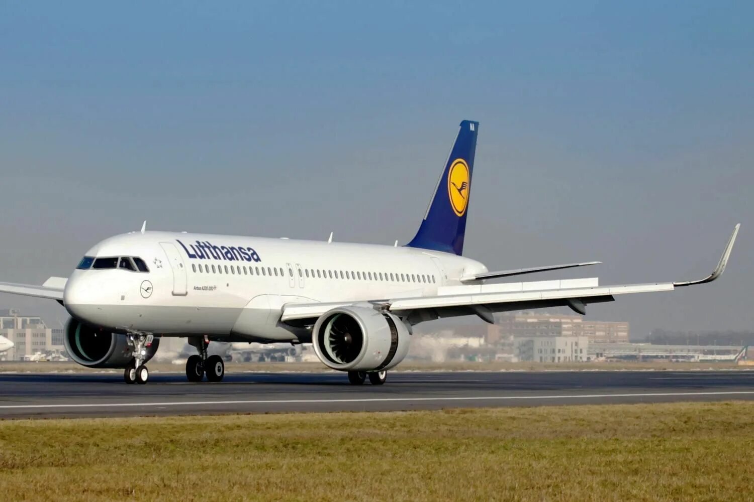 Airbus a320. Аэробус а320 Нео. A320neo Lufthansa. Airbus a320neo и а320. Самолёт Airbus a320 Neo.