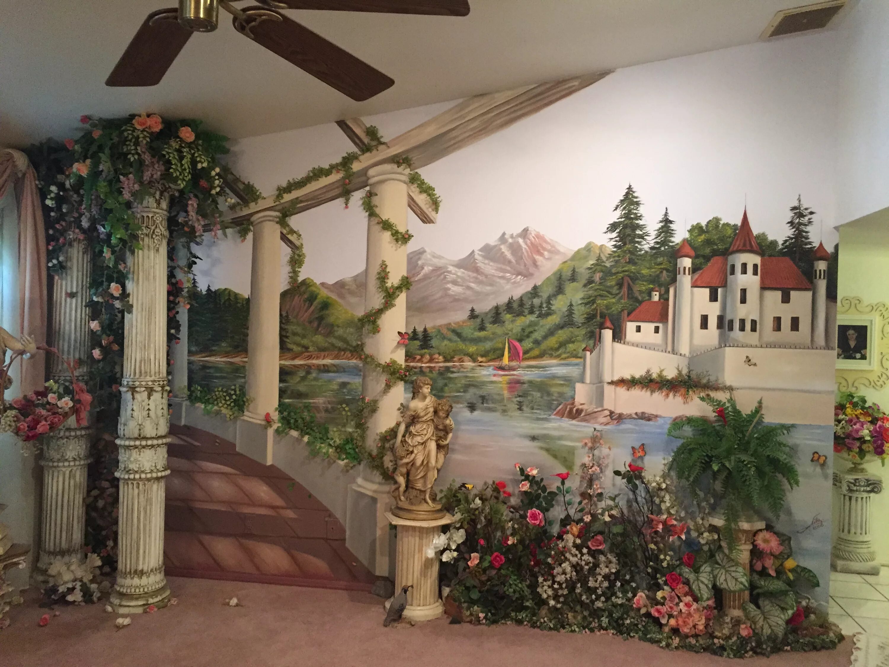 роспись стен. роспись стен в доме. роспись стен домики. настенная роспись. настенная роспись в интерьере.