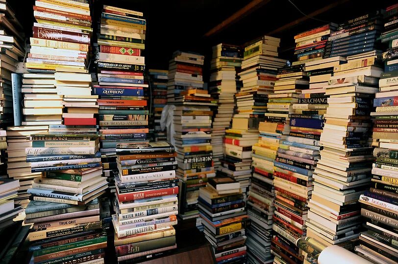 Сдача книг это. Коллекционирование книг. журналы, книги. журналы книги старые. книжная продукция.