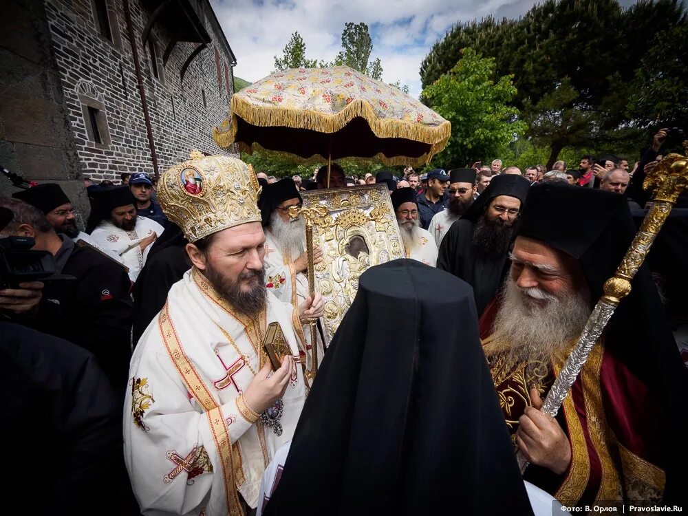 Афон монастырь храм иконы. Крестный ход Афон. Крестный ход на Афоне.