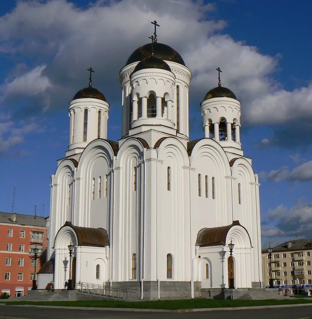 Храм Преображения Господня Серов. Город Серов Преображенская площадь.