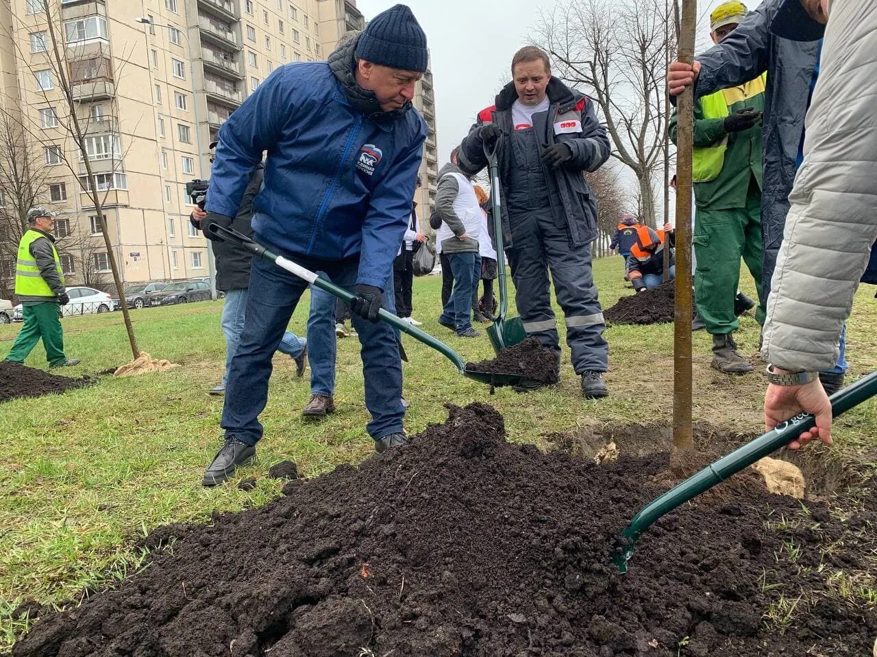 Общегородской субботник 2024 санкт петербург. Субботник. Общегородской субботник. Субботник в СПБ. Общегородской день благоустройства.