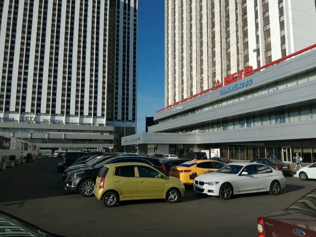 отели в центре москвы с парковкой. измайлово вега парковка. отель паркинг. гостиница москва щусева. парковка в гостинице.