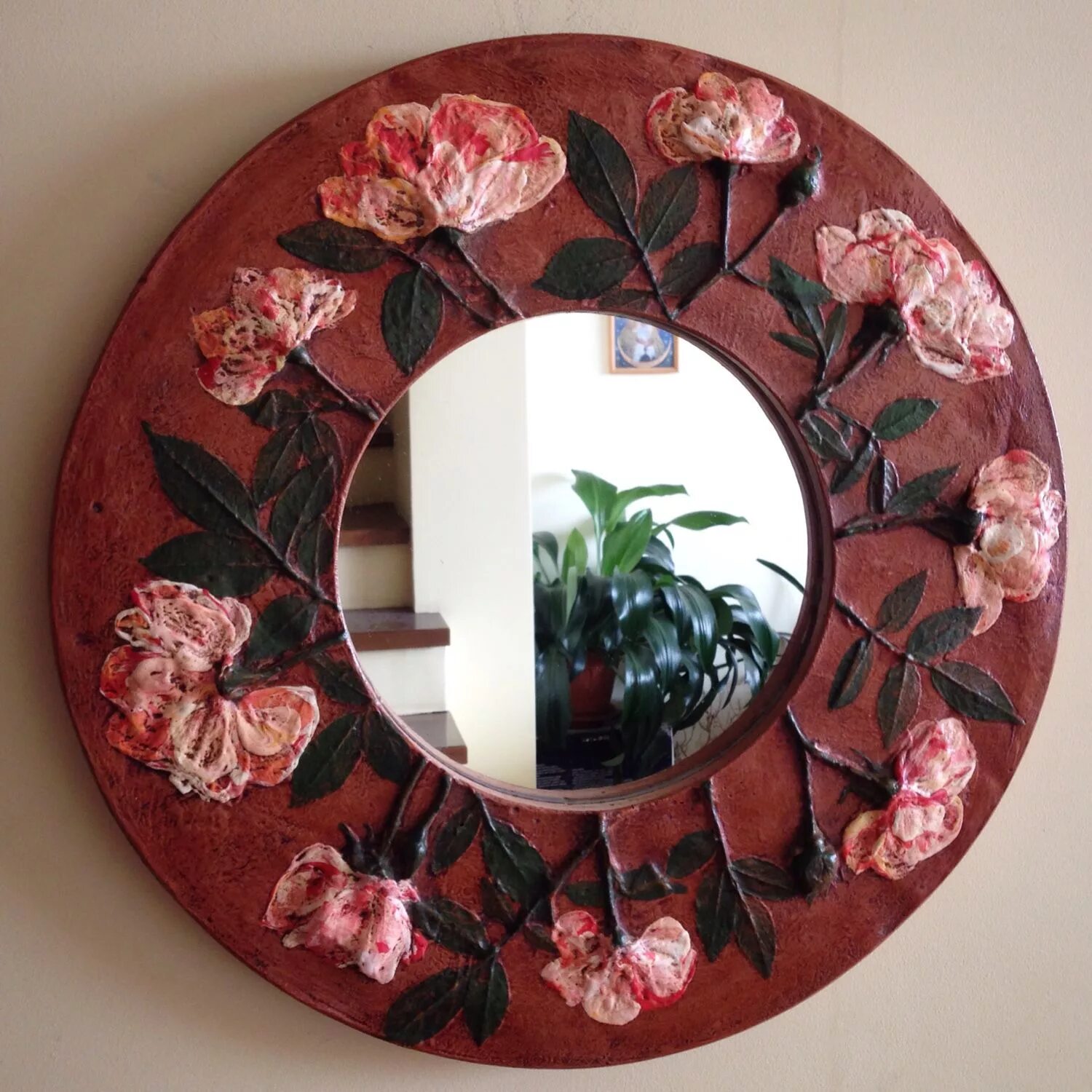 Зеркало ручной работы. Зеркало в цветах декор. Декор зеркала розами.