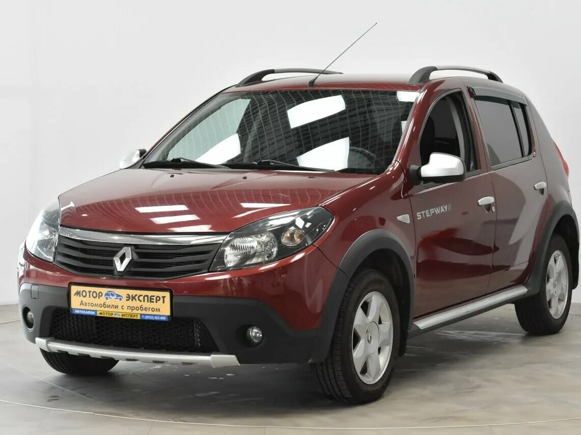 Купить сандеро саратов. Сандеро степвей 2012. Рено Сандеро степвей 2012. Renault Sandero Stepway 2012 красный. Рено Сандеро степвей 2012 года.