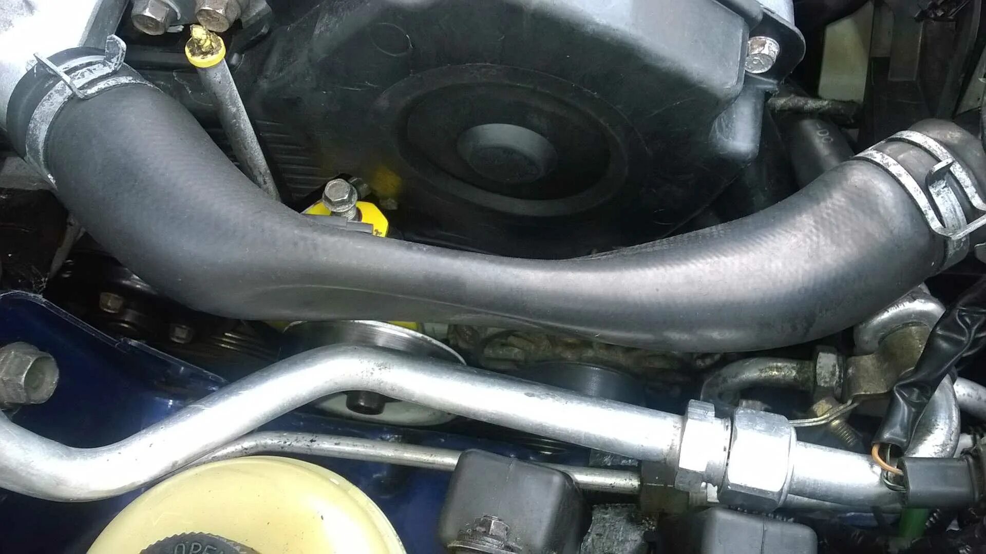 Peugeot 406 шланг термостата. Дует верхний патрубок rb25. Патрубок системы охлаждения ваз 2110 верхний. Патрубок отвода охлаждающей жидкости камаз. Раздувает систему охлаждения.