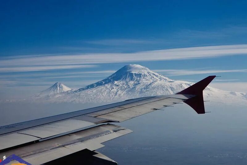 Гора Арарат из самолета. Гора Арарат вид из аэропорта. Арарат с самолета Ереван. Гора Арарат вид с самолета. Улететь в ереван