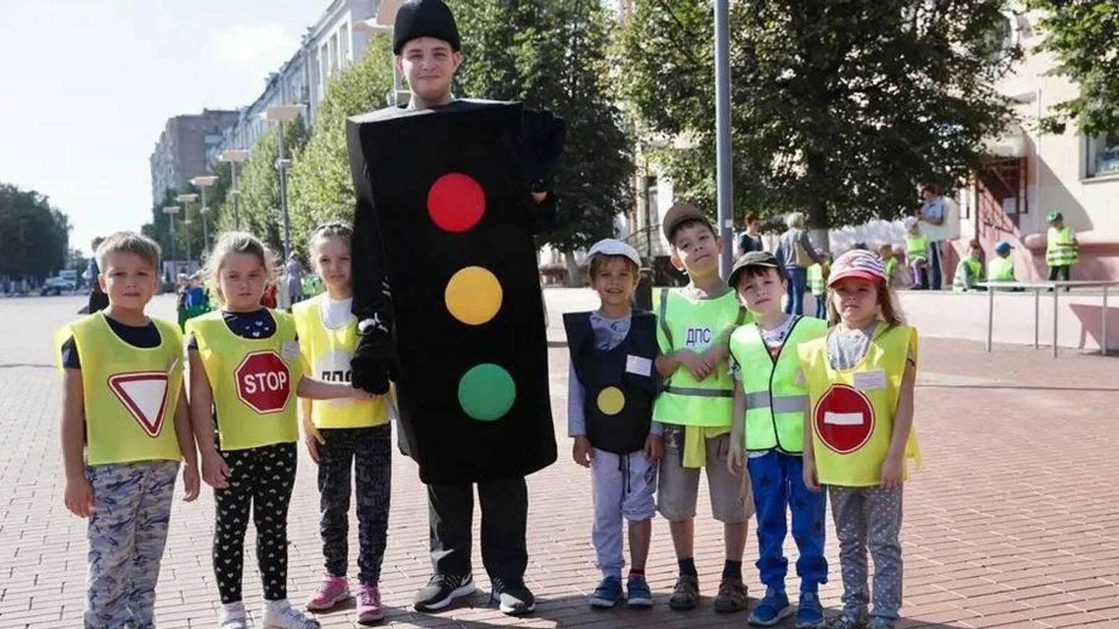 Досуг по пдд. ППД В детском саду на улице. Мероприятия по ПДД. Мероприятие по ПДД для детей. Мероприятия по правилам дорожного движения для детей.