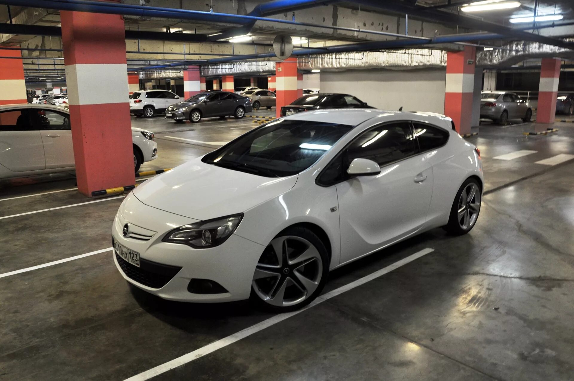 Opel 20. Opel Astra j GTC 2012 White. Opel Astra GTC r20.