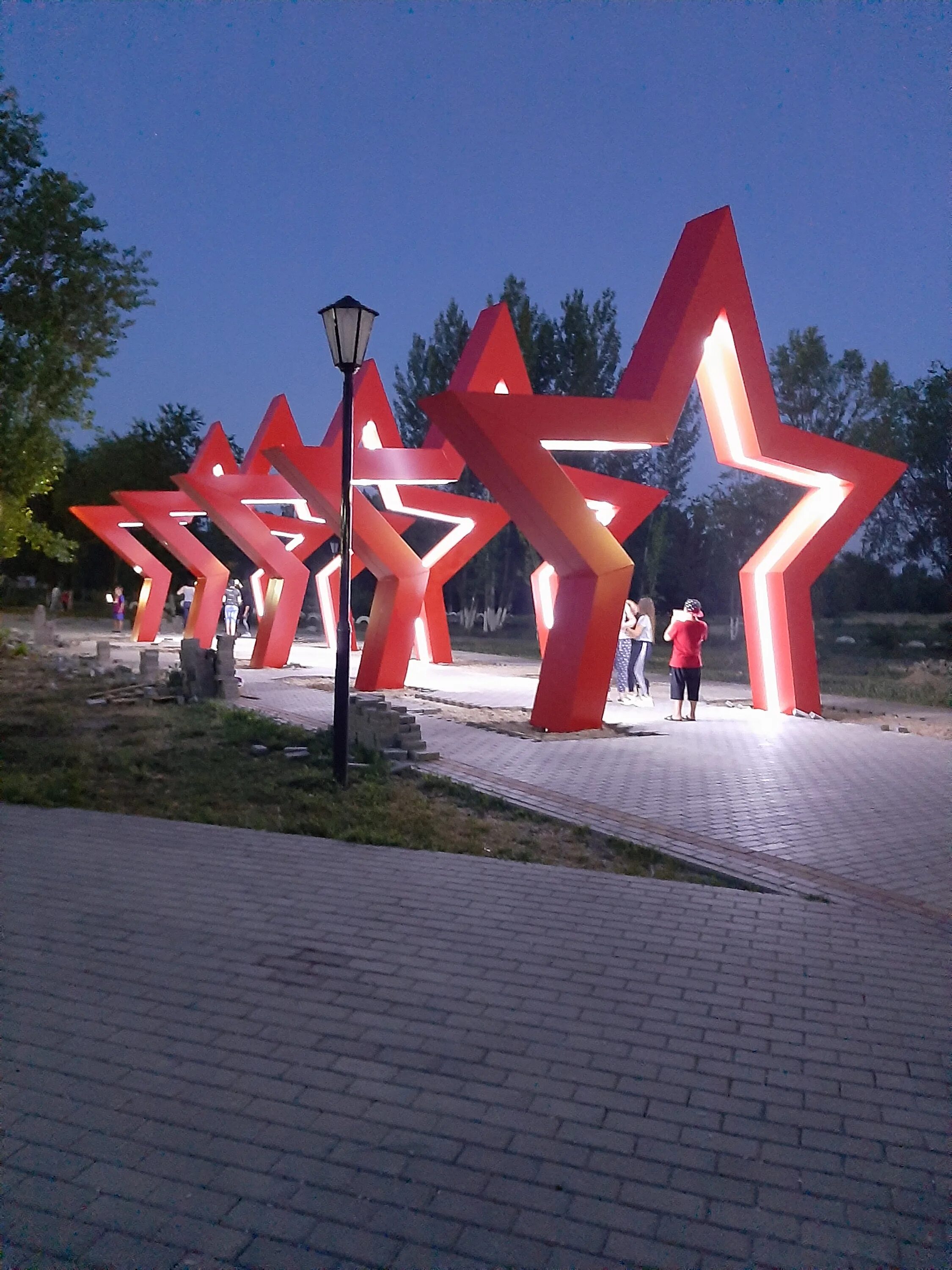 звезда парка победы. памятник-фонтан «звезда» — парк победы. сквер победы тюмень звезда. курган парк победы фонтан. памятники и стеллы ко дню победы.