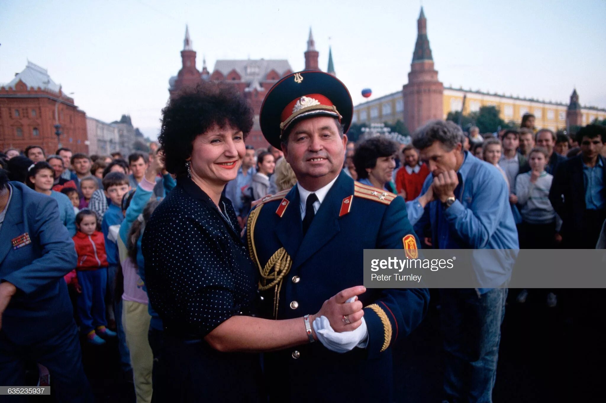 Москва 1991. Пьер карден в москве 1991. москва 1991 год фото. журналисты 1991.