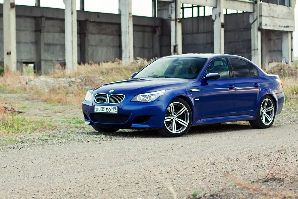 Цвета бмв е60. BMW m5 e60. BMW m5 e60 Blue. BMW m5 e60 Interlagos Blue. BMW 5 e60 синяя.