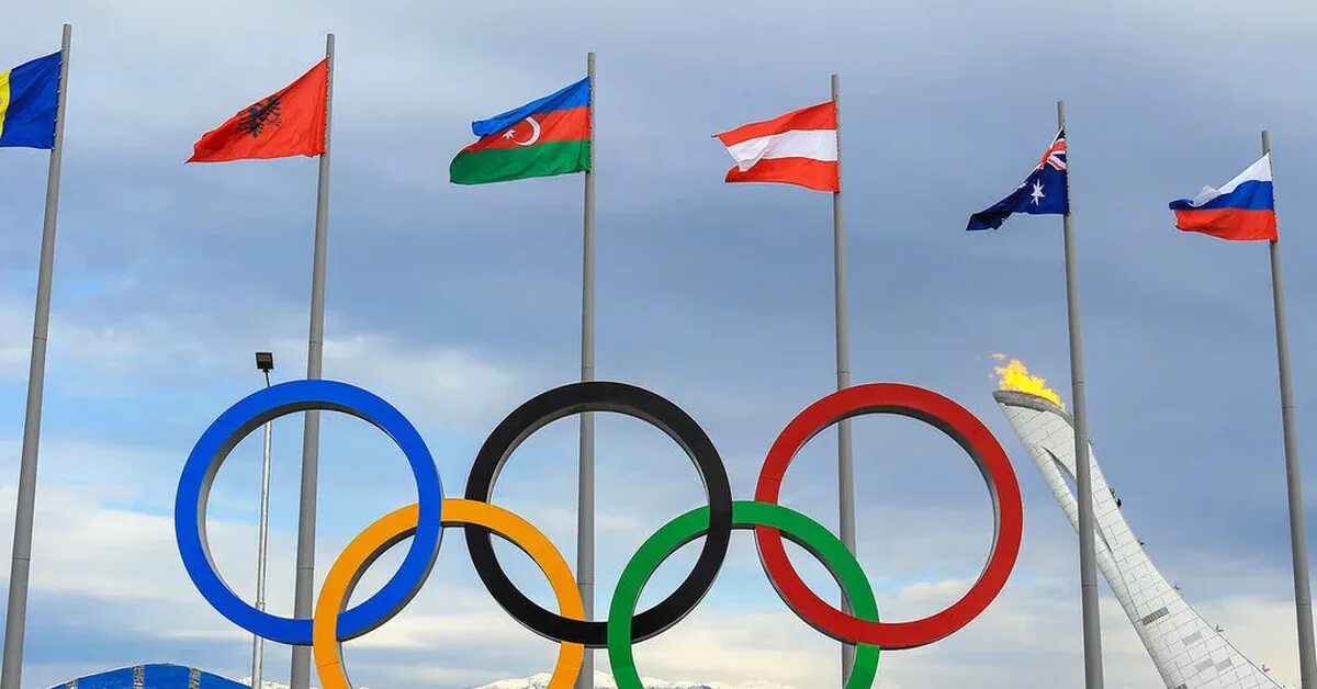 Олимпийский парк Сочи флаги. Олимпийский парк Сочи кольца. Сочи парк кольца Олимпийские 2022. 5 Олимпийских колец в Сочи на Олимпиаде.