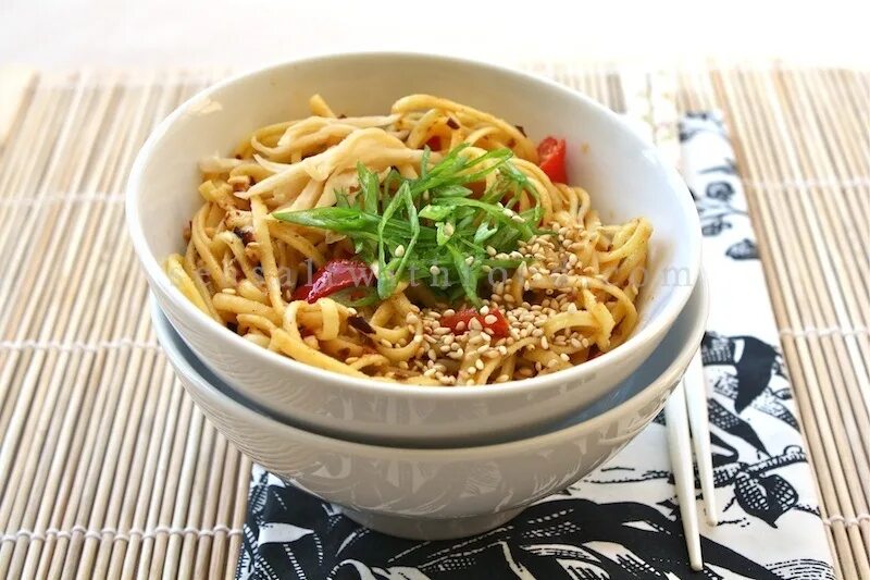 лапша особа. яичная лапша японская. лапша 4 буквы. лапша быстрого приготовления с яйцом. Sunaoshi рамен с мисо 84g.